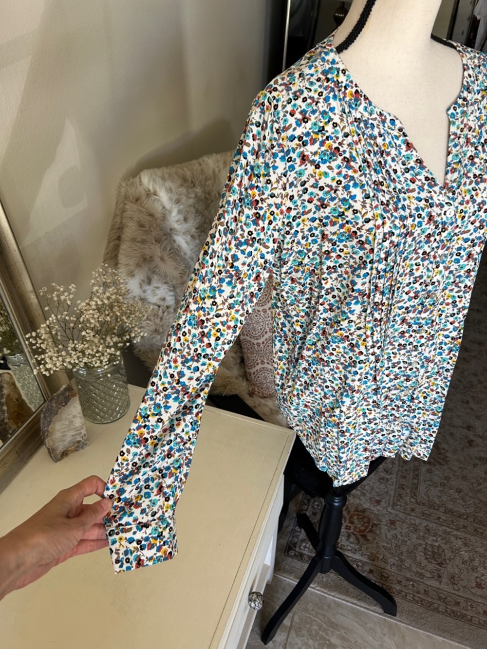 Jane & Delancey country Floral Pintuck Long-Sleeve button down Blouse White L - Picture 4 of 13